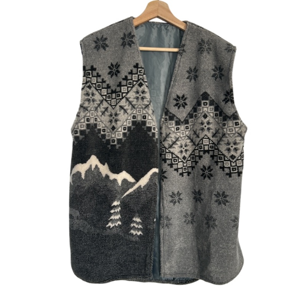 Vintage Fleece One Size Vest With Winter Wolf Moon Scene On Back